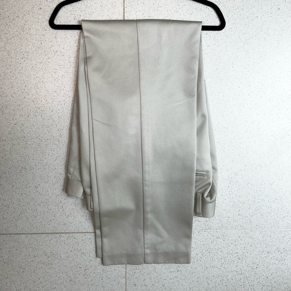 Dockers light khaki men’s dress pants. Size 33 x 32.